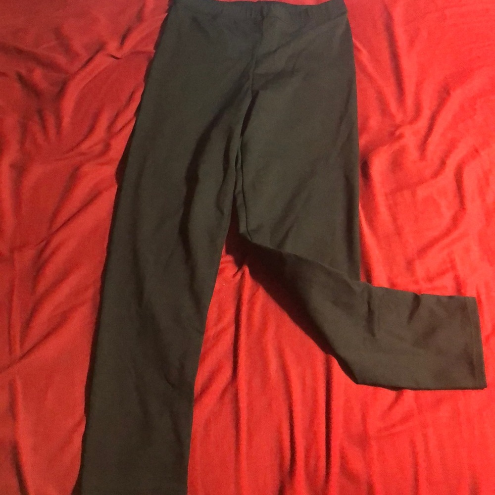 Black capris